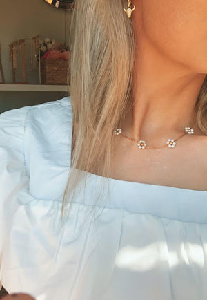 Treasure Chest Co Womens Pearly Flower Necklace