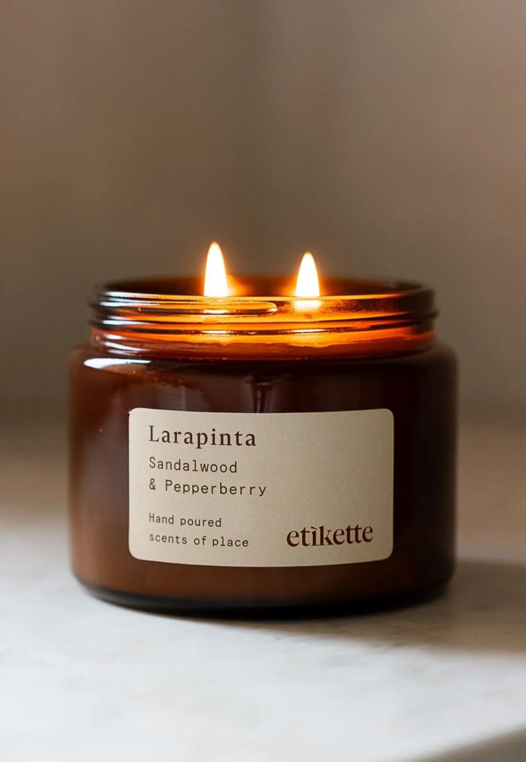 Etikette Larapinta In Sandalwood and Pepperberry Candle