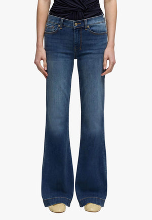 7 For All Mankind Dojo Tailorless Jean