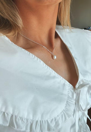 Treasure Chest Co Womens Lyra Pearl Pendant Necklace