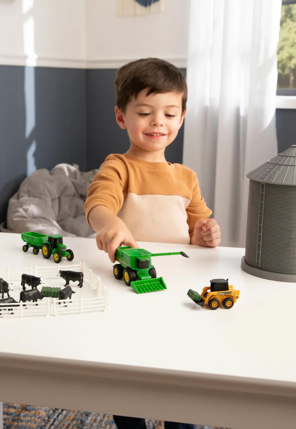 John Deere Grain Bin Set