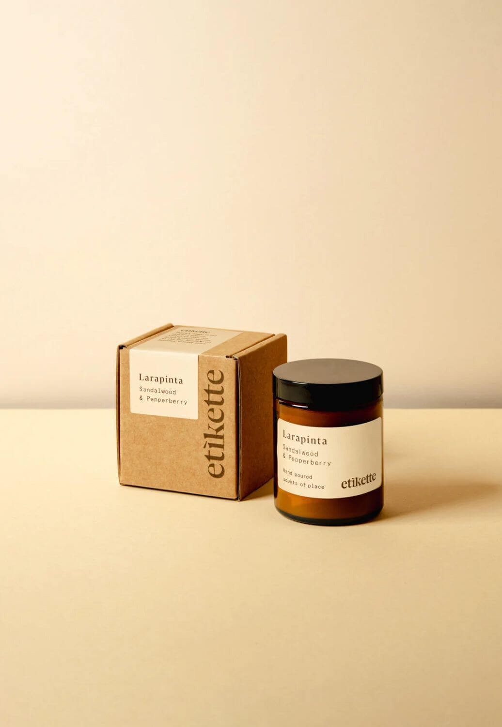 Etikette Larapinta In Sandalwood and Pepperberry Candle