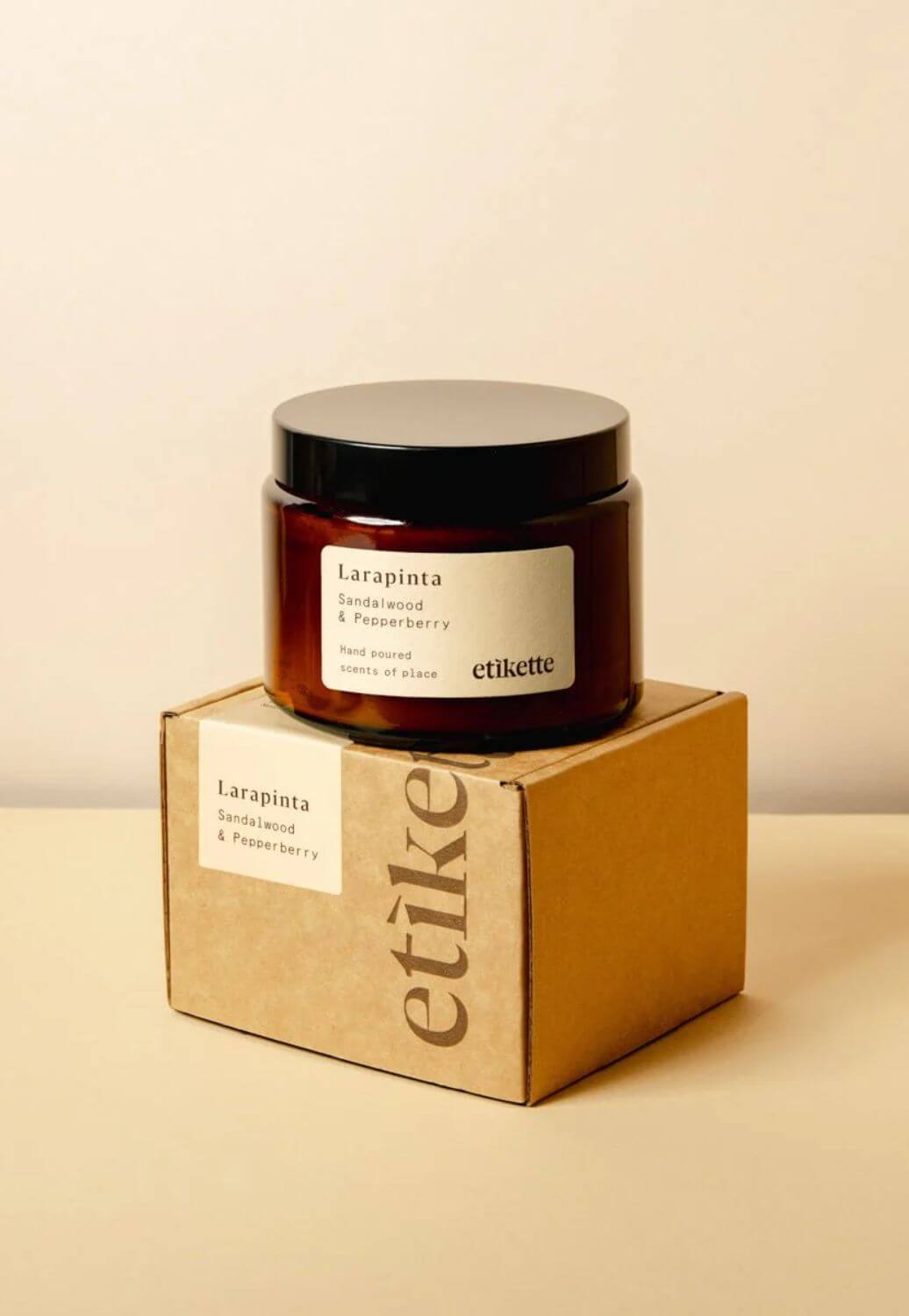 Etikette Larapinta In Sandalwood and Pepperberry Candle