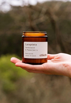 Etikette Larapinta In Sandalwood and Pepperberry Candle