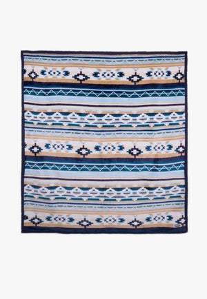 Pure Western Aztec Print Snuggle Rug